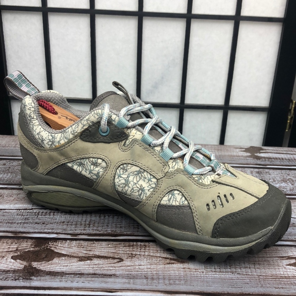 Merrel hiking shoes